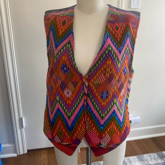 Pattern Vest - Picture 3 of 4